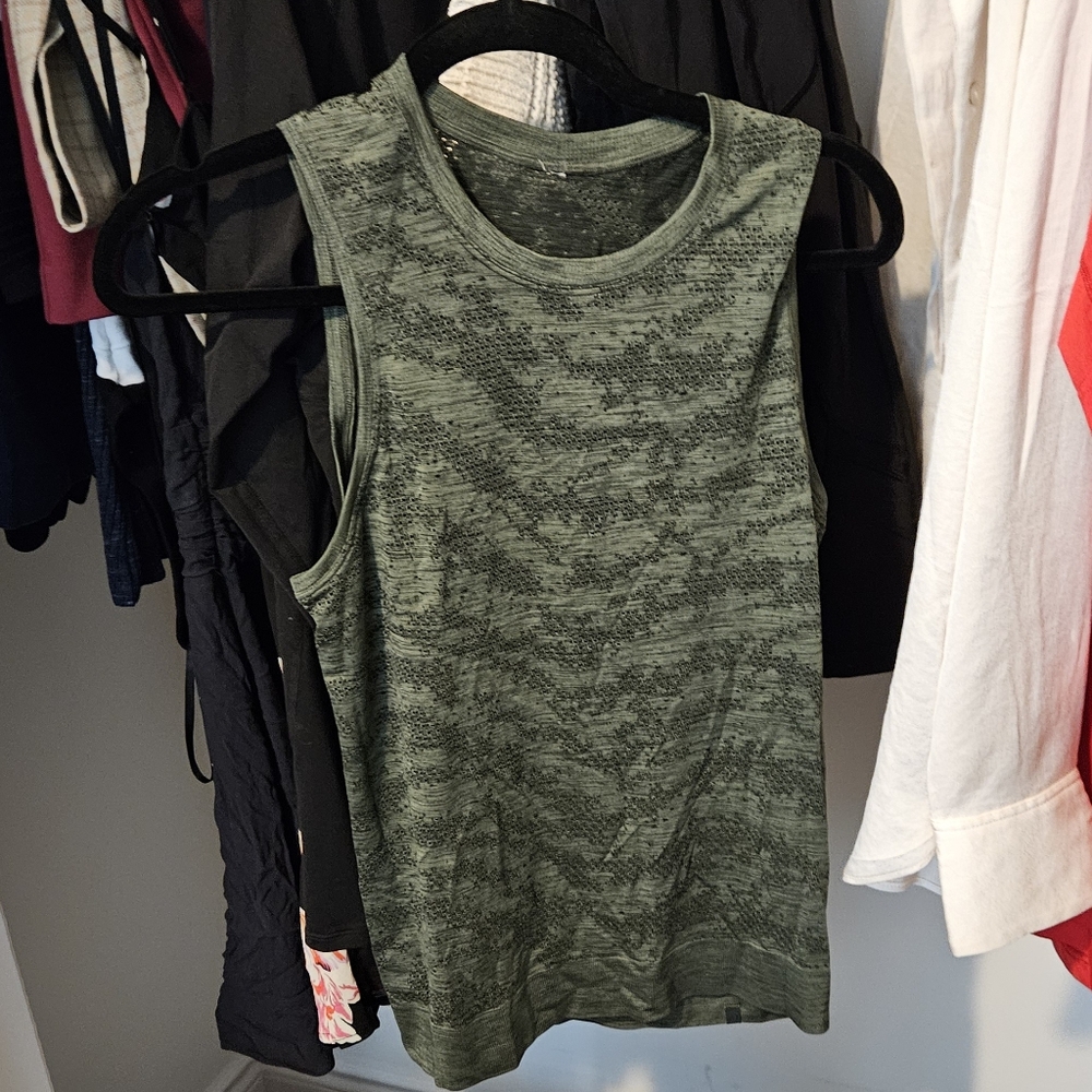 Lululemon Muscle Tank Mesh LE